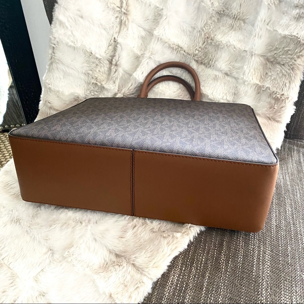 NEW authentic MK signature monogram brown tote - Picture 6 of 7